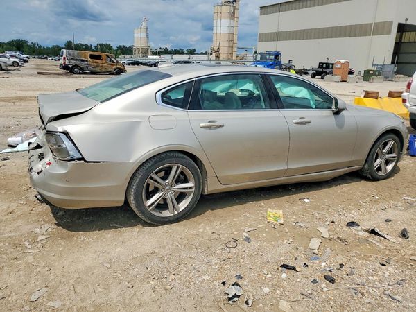2018 VOLVO S90