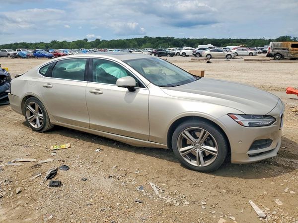 2018 VOLVO S90