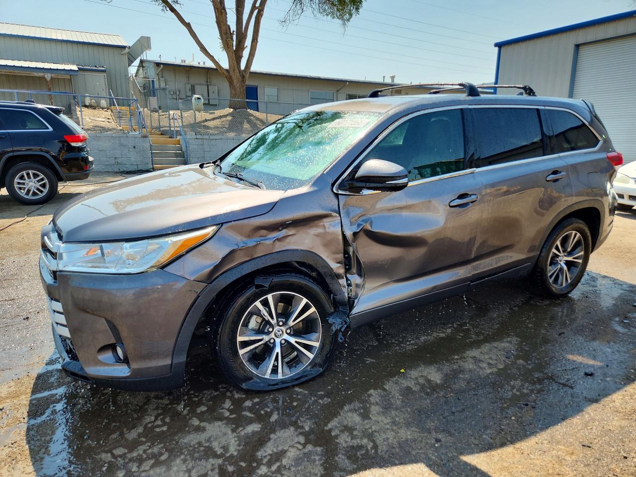 2017 TOYOTA HIGHLANDER LE/LE Plus