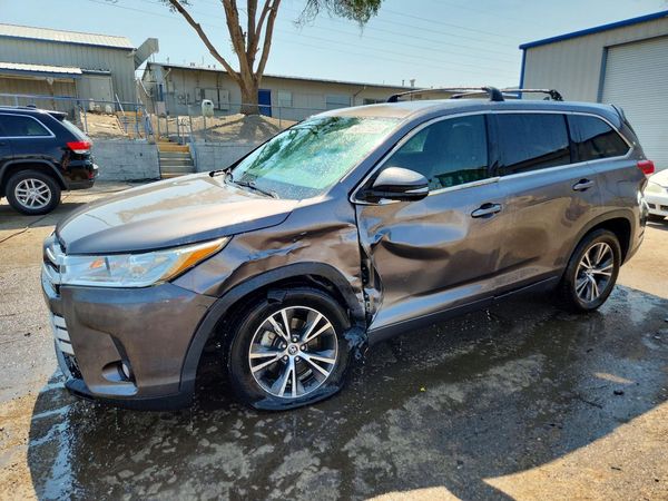 2017 TOYOTA HIGHLANDER LE/LE Plus
