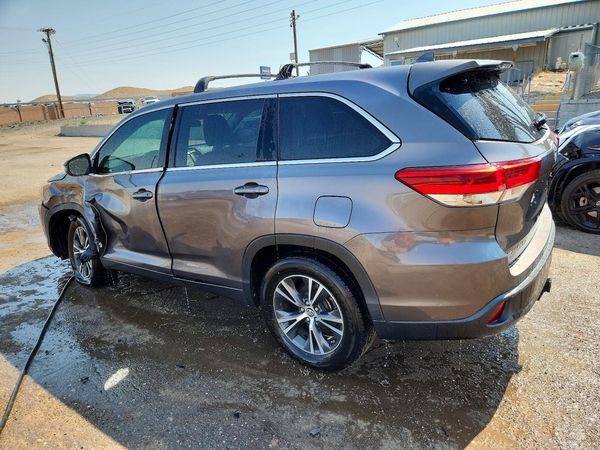 2017 TOYOTA HIGHLANDER LE/LE Plus