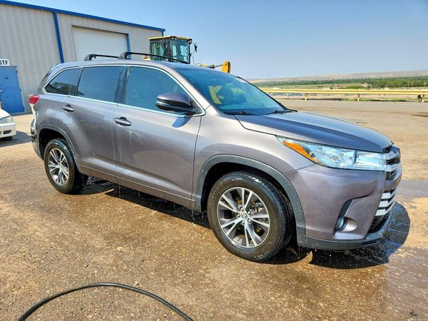 2017 TOYOTA HIGHLANDER LE/LE Plus