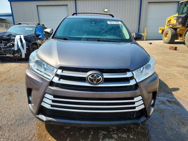 2017 TOYOTA HIGHLANDER LE/LE Plus