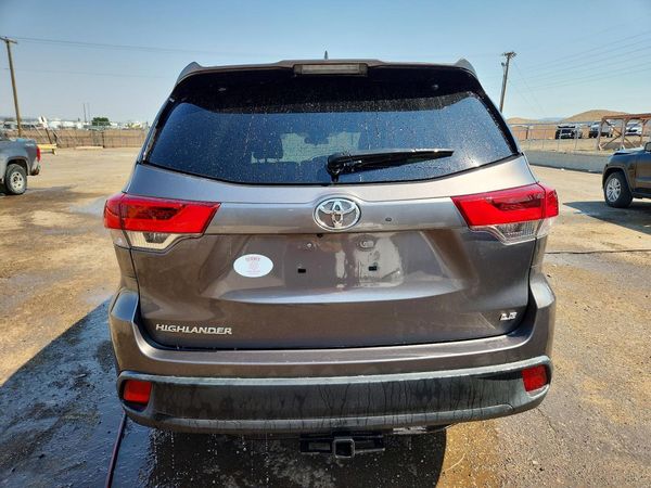 2017 TOYOTA HIGHLANDER LE/LE Plus