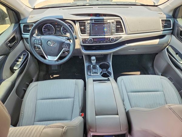 2017 TOYOTA HIGHLANDER LE/LE Plus