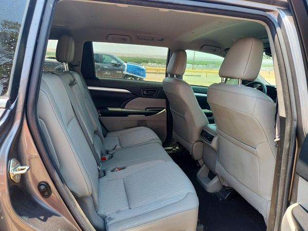 2017 TOYOTA HIGHLANDER LE/LE Plus
