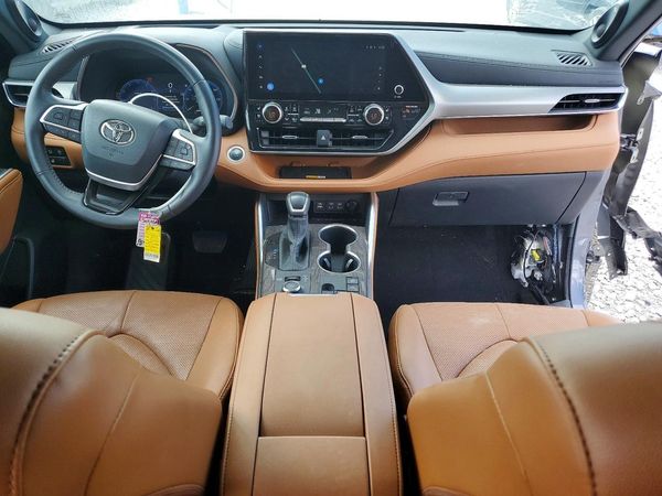 2024 TOYOTA HIGHLANDER
