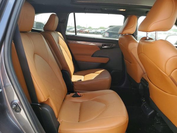 2024 TOYOTA HIGHLANDER