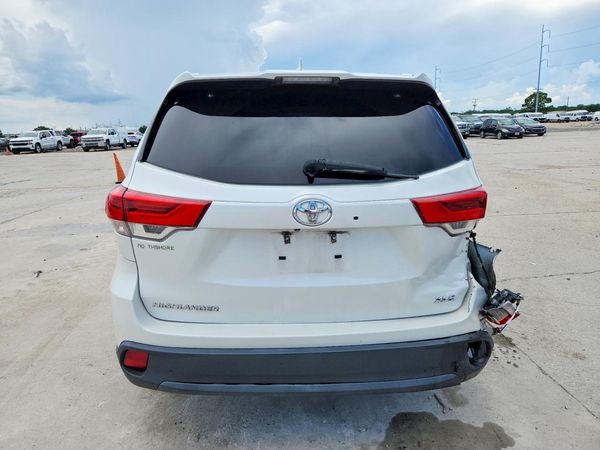 2017 TOYOTA HIGHLANDER SE/XLE