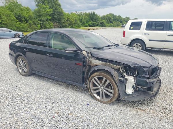 2018 VOLKSWAGEN PASSAT S, R-Line — Passenger 3/4