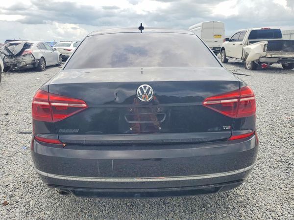 2018 VOLKSWAGEN PASSAT S, R-Line — DIRR