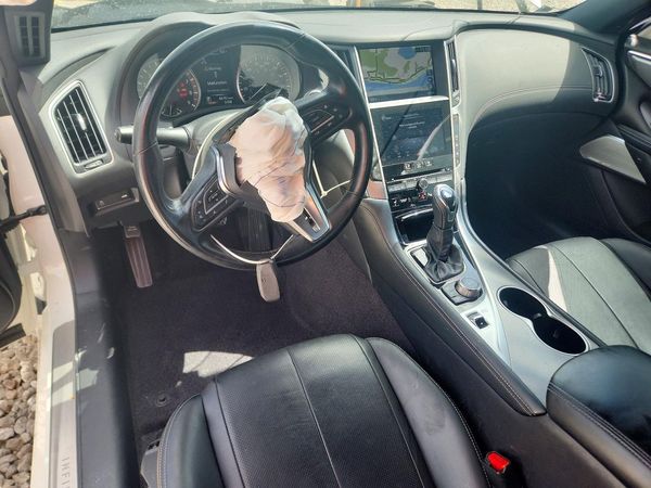 2021 INFINITI Q60 LUXE