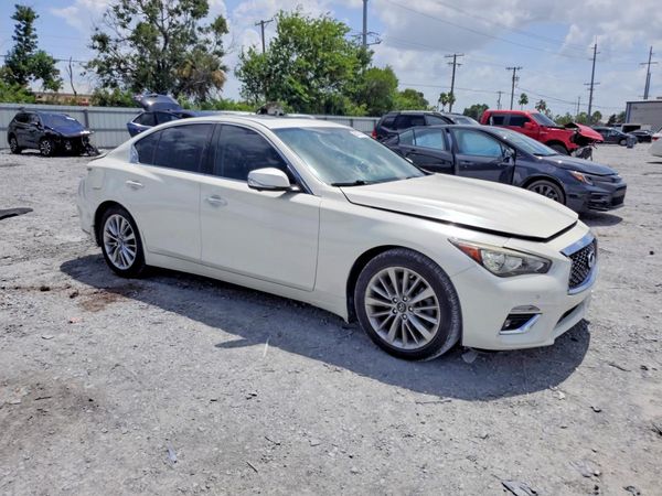 2021 INFINITI Q50 LUXE