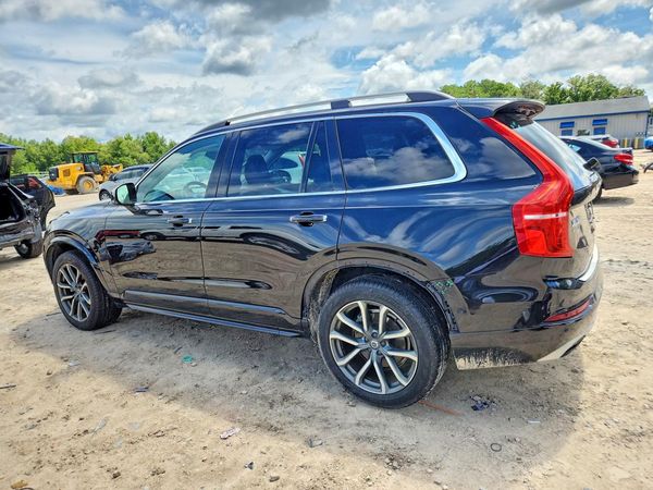 2017 VOLVO XC90 Momentum