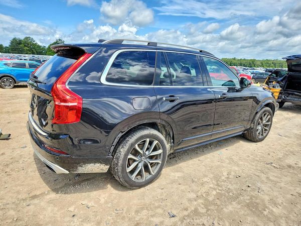 2017 VOLVO XC90 Momentum