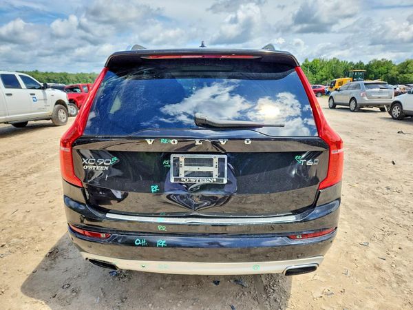 2017 VOLVO XC90 Momentum