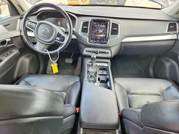 2017 VOLVO XC90 Momentum