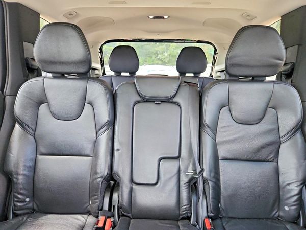 2017 VOLVO XC90 Momentum