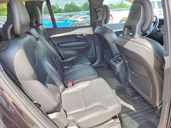2017 VOLVO XC90 Momentum