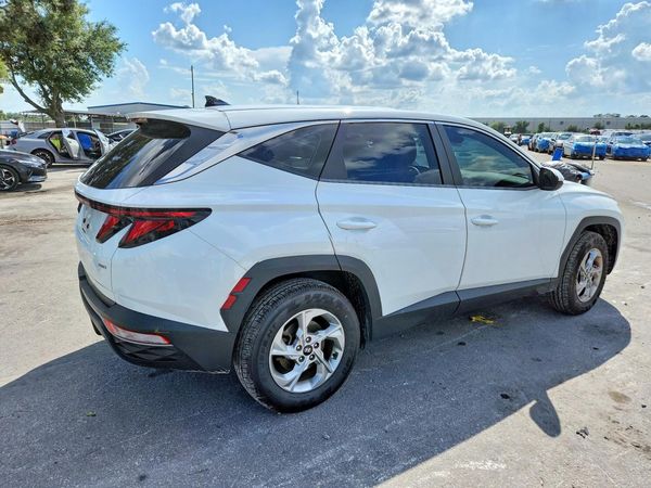 2022 HYUNDAI TUCSON SE