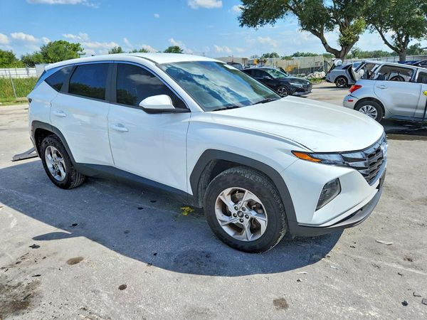 2022 HYUNDAI TUCSON SE