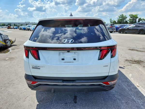 2022 HYUNDAI TUCSON SE