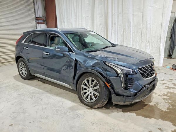 2021 CADILLAC XT4 Premium Luxury — Passenger 3/4