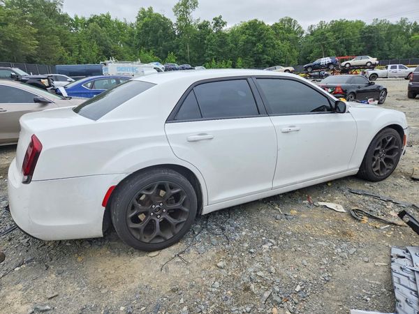 2019 CHRYSLER 300