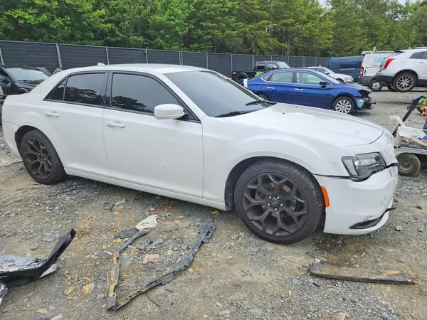 2019 CHRYSLER 300