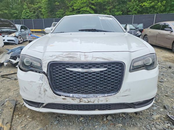 2019 CHRYSLER 300