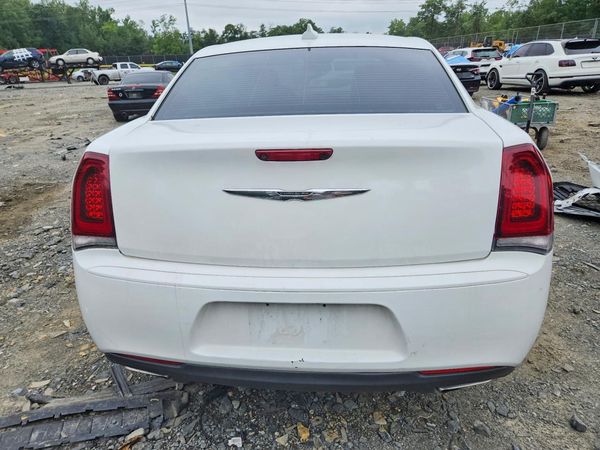 2019 CHRYSLER 300