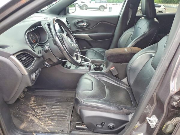2019 JEEP CHEROKEE Limited — DENT