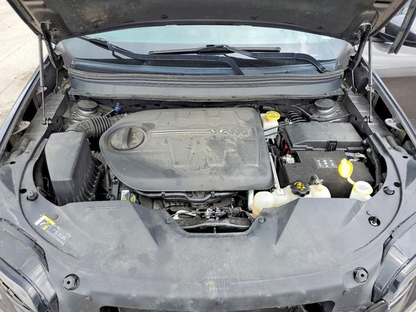 2019 JEEP CHEROKEE Limited — Engine bay