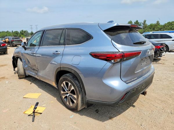 2022 TOYOTA HIGHLANDER XLE