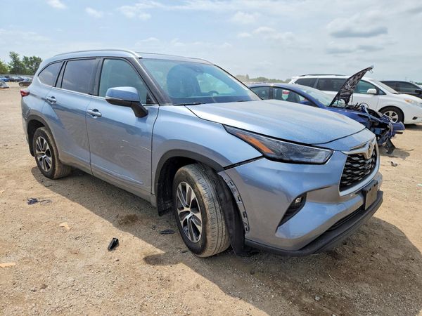 2022 TOYOTA HIGHLANDER XLE