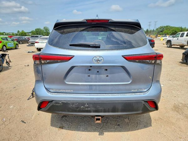 2022 TOYOTA HIGHLANDER XLE