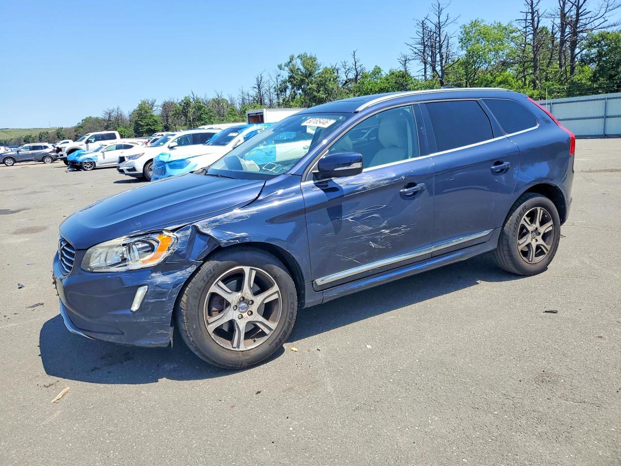 2015 VOLVO XC60 Premier (non R design)