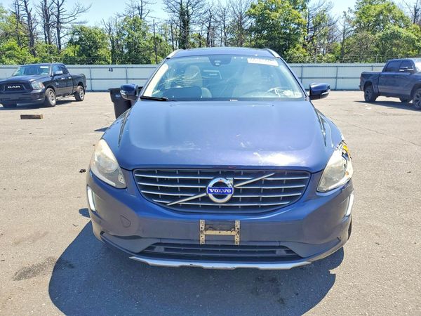 2015 VOLVO XC60 Premier (non R design)