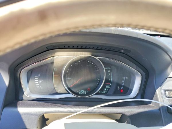 2015 VOLVO XC60 Premier (non R design)