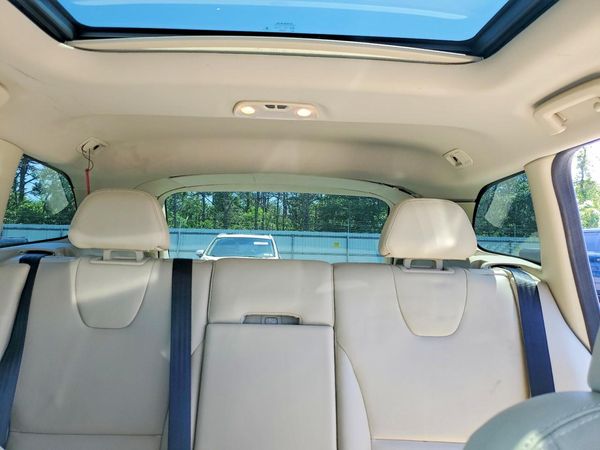 2015 VOLVO XC60 Premier (non R design)