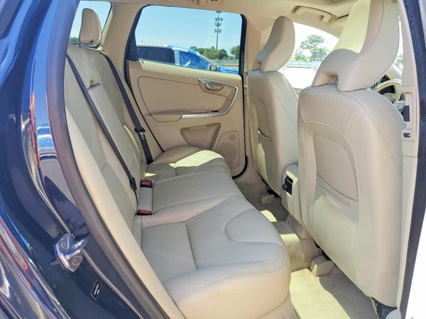 2015 VOLVO XC60 Premier (non R design)