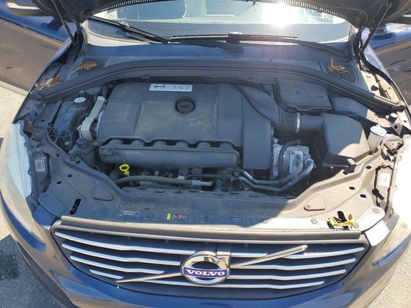 2015 VOLVO XC60 Premier (non R design)