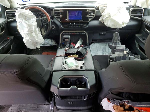 2023 TOYOTA TUNDRA SR5