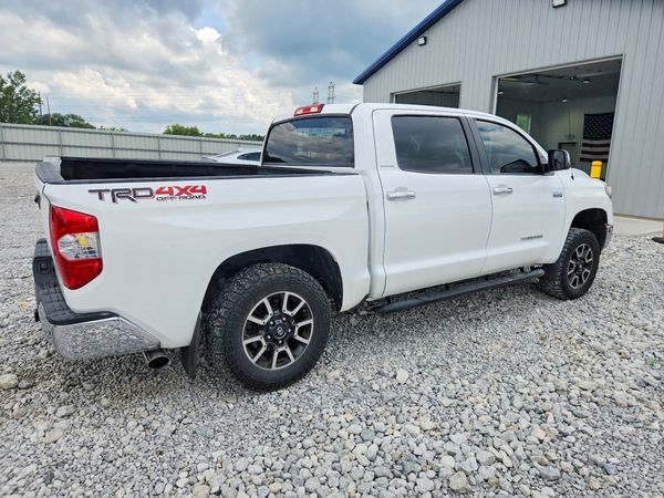 2017 TOYOTA TUNDRA