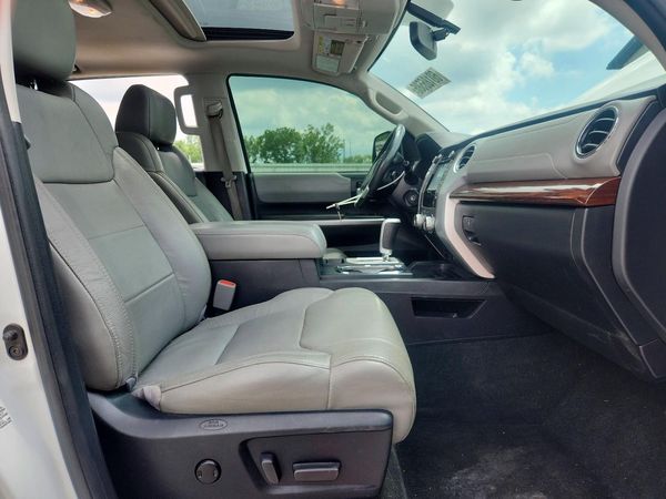 2017 TOYOTA TUNDRA