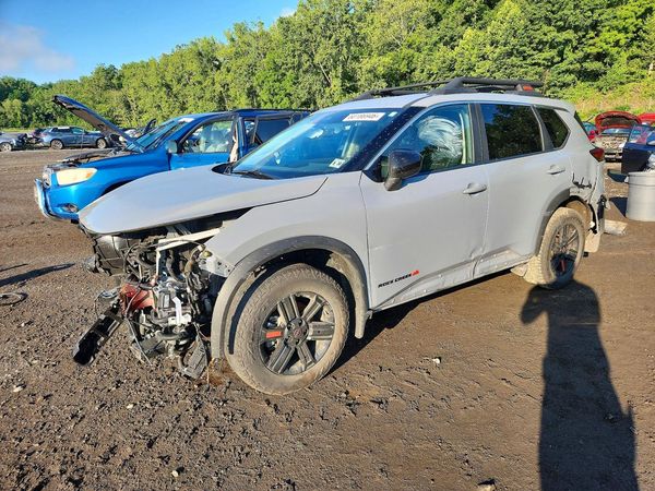 2025 NISSAN ROGUE SV — Front 3/4
