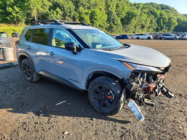 2025 NISSAN ROGUE SV — Passenger 3/4