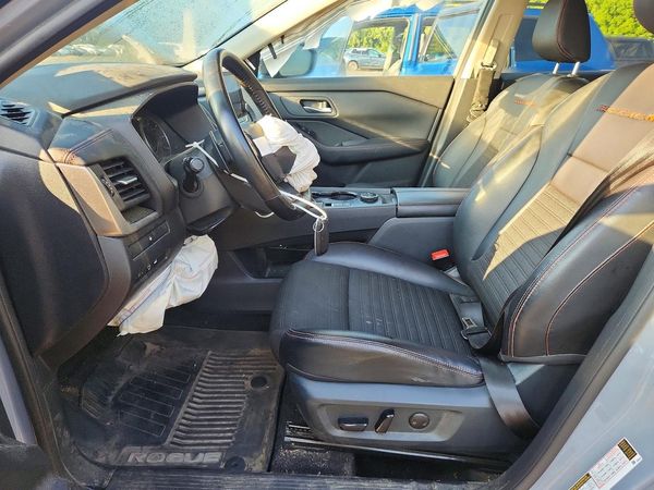2025 NISSAN ROGUE SV — DENT