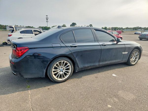 2015 BMW 740