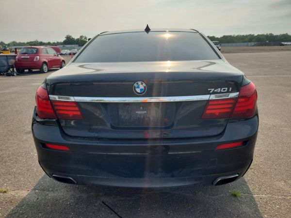 2015 BMW 740